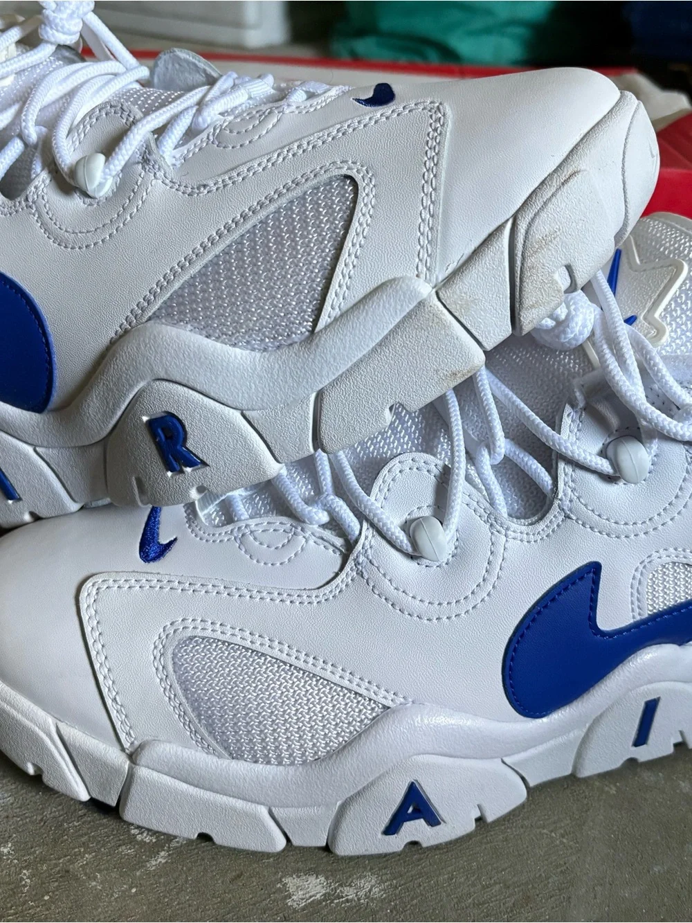 Nike Air Men's Barrage Low White/Hyper Blue Size (12M)